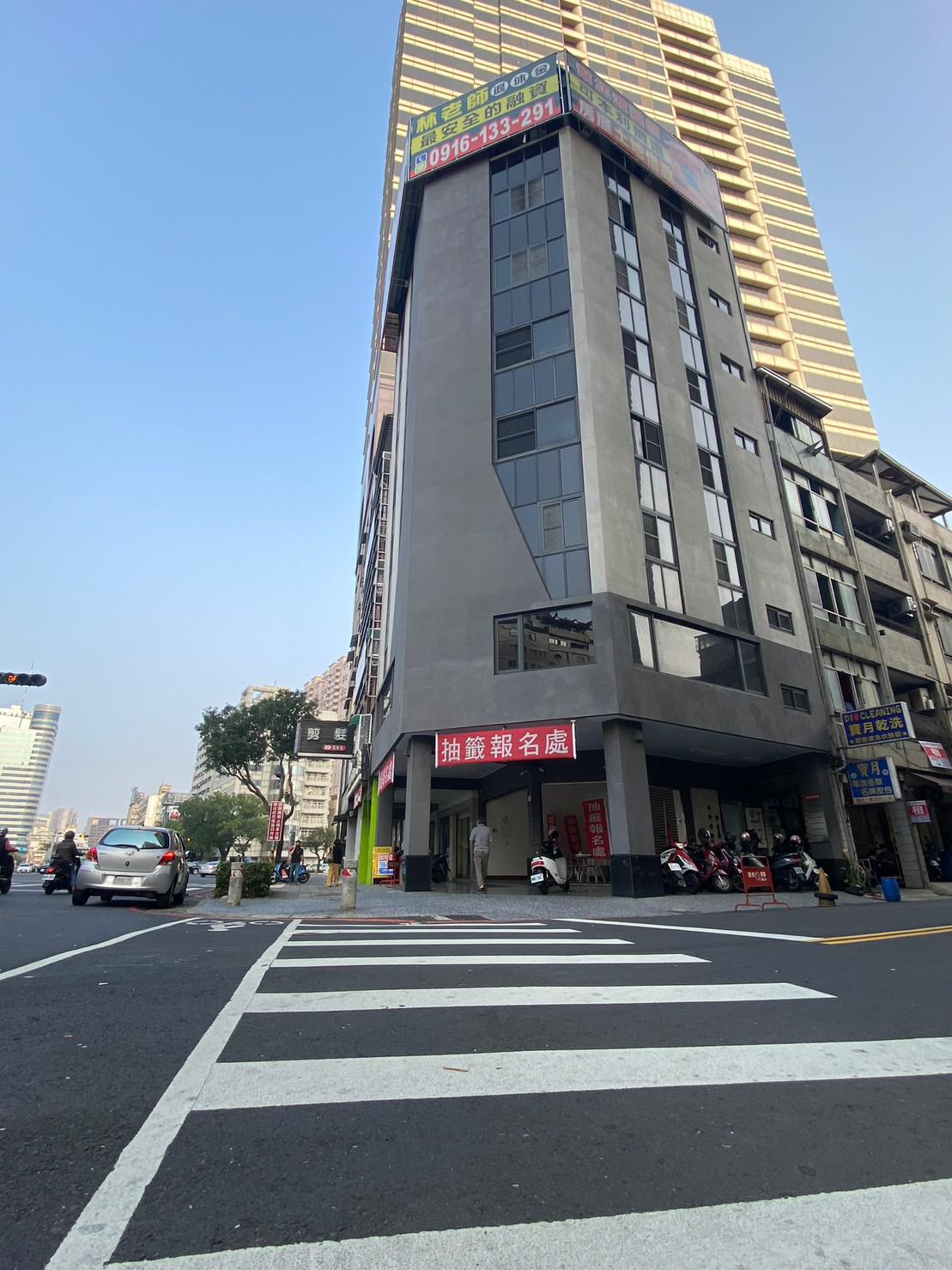 民生一路黃金三角窗店面