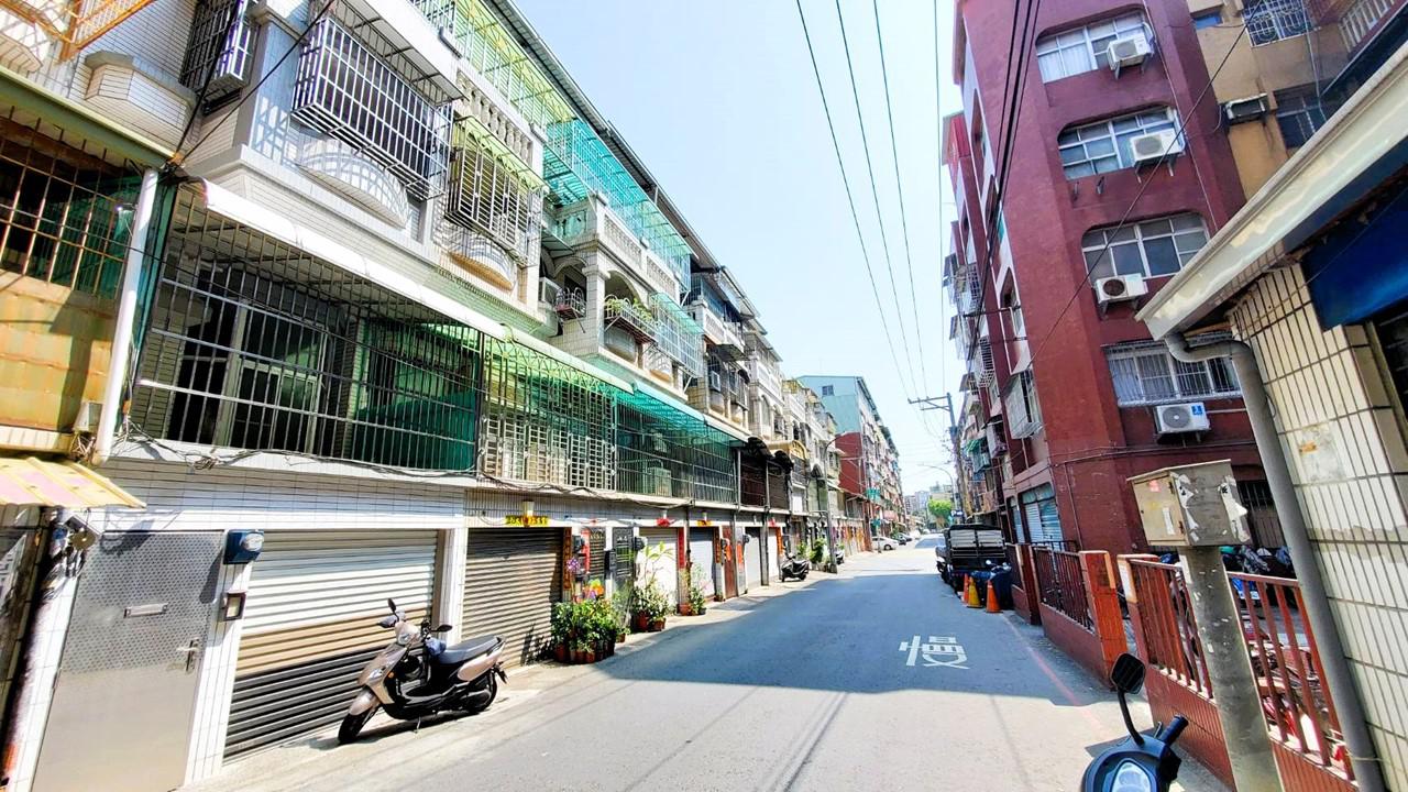 小港森林公園｜臨8米街翻新車庫透天