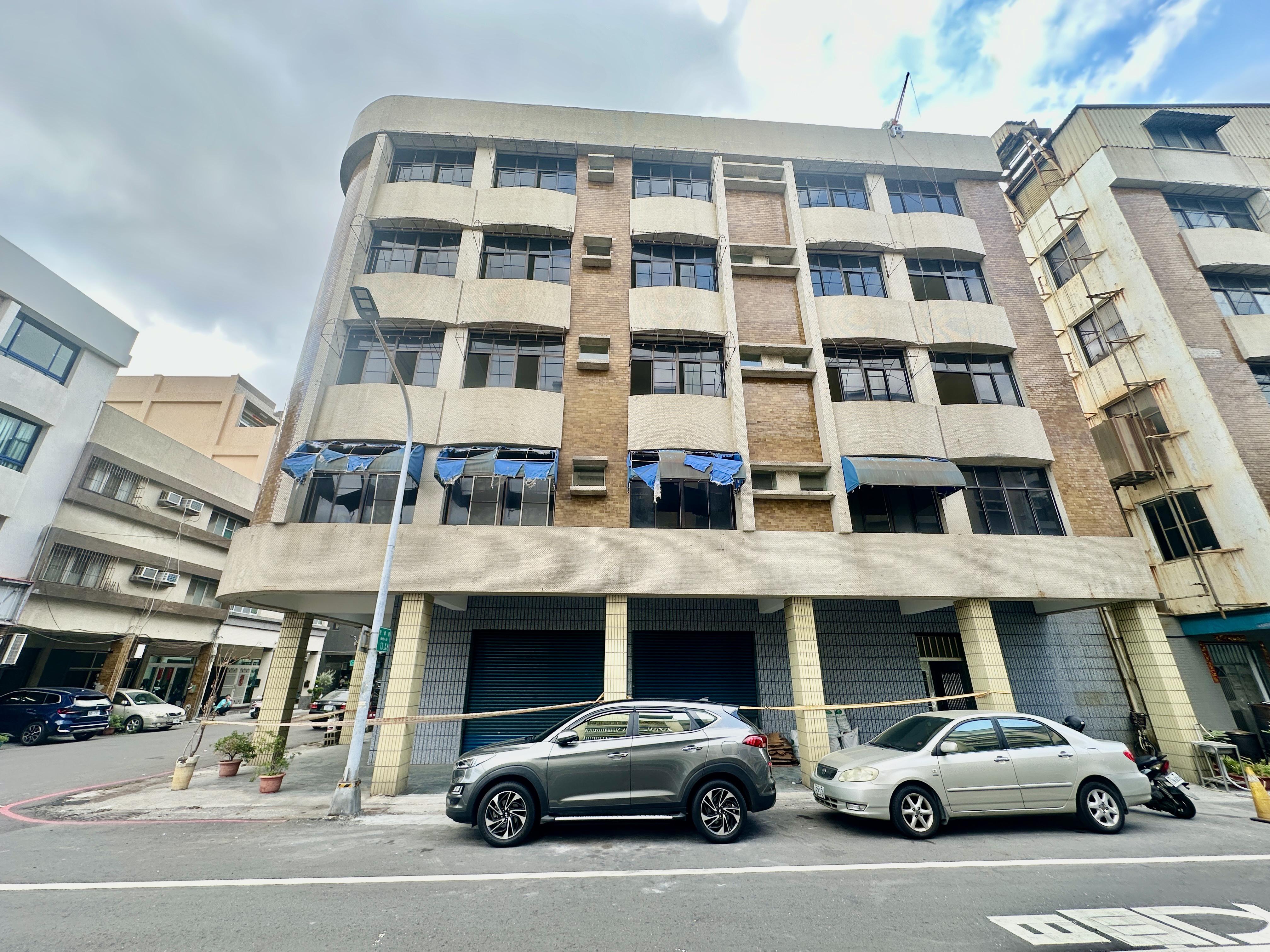 九如一路近文山特區三角窗大地坪透店