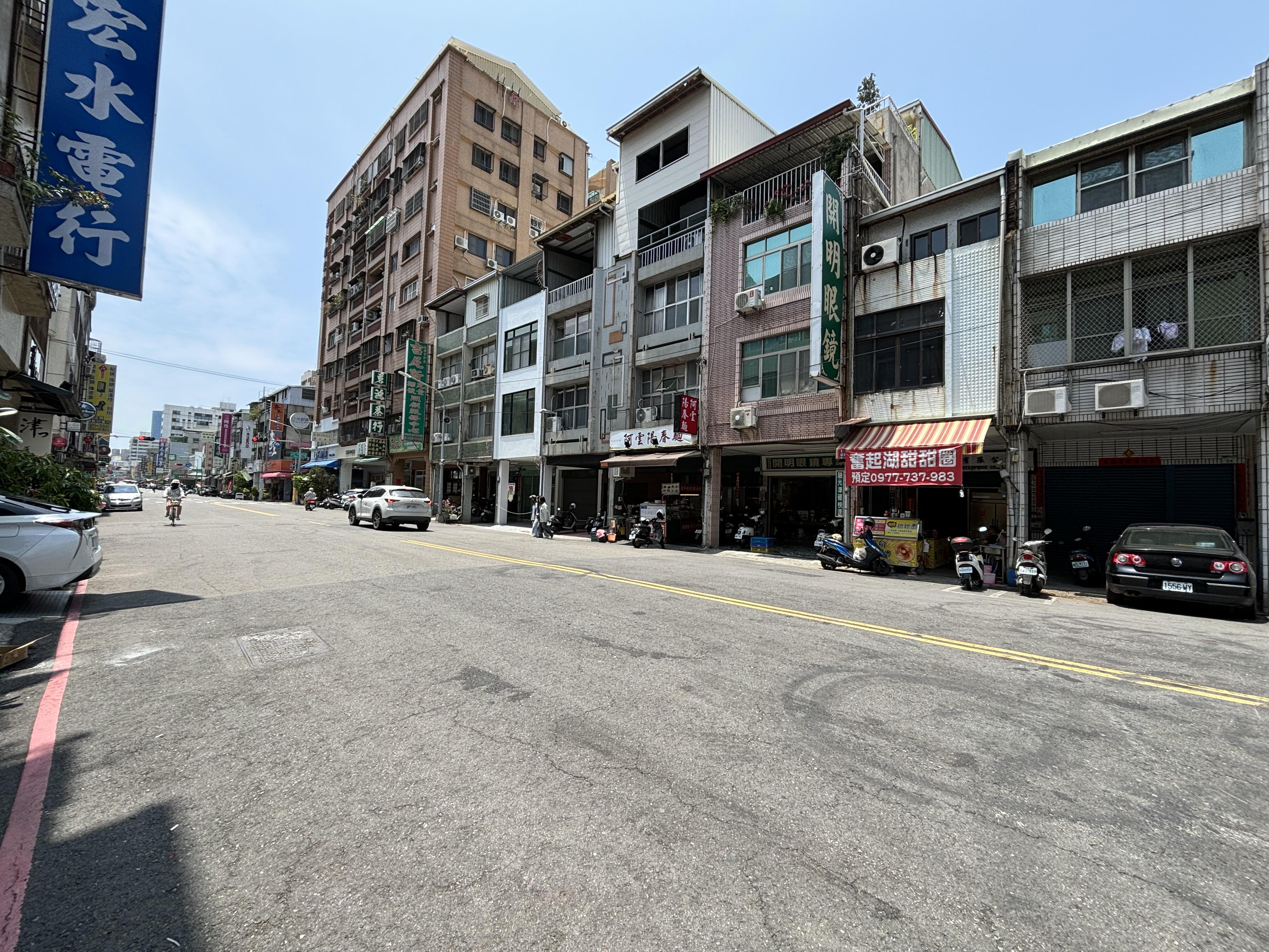中山苓雅正路上商業區～文武市透天店住