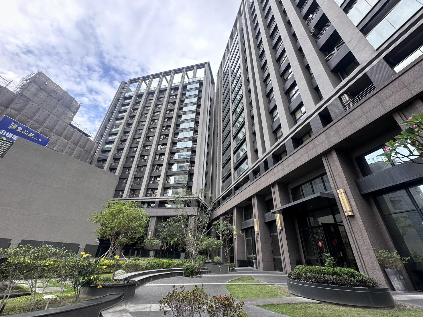 楠梓德賢商圈近日月光雙衛浴開窗採光大二房+平車
