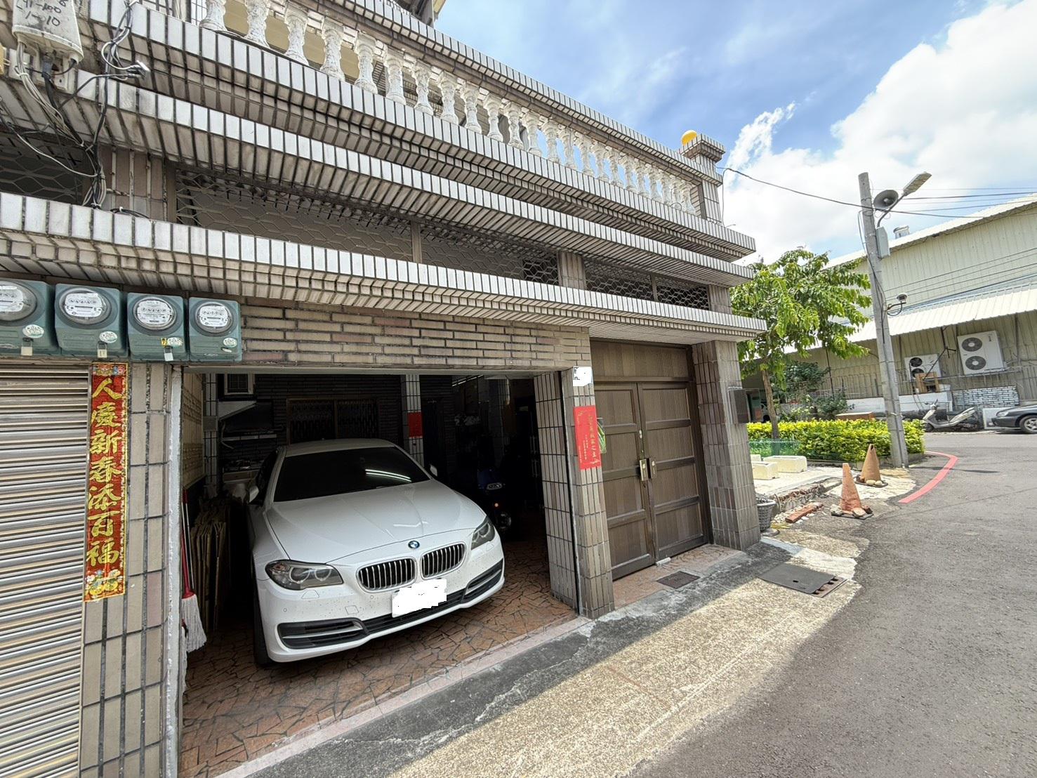 屋主誠售衛武營邊間露台大面寬雙車墅