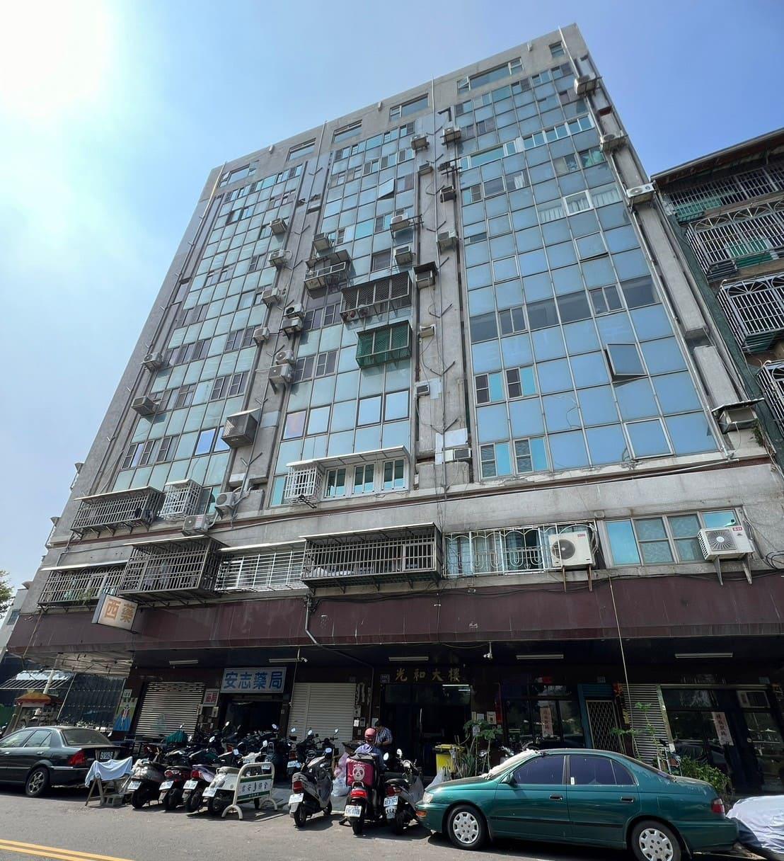 鹽埕面愛河即可入住電梯大套房