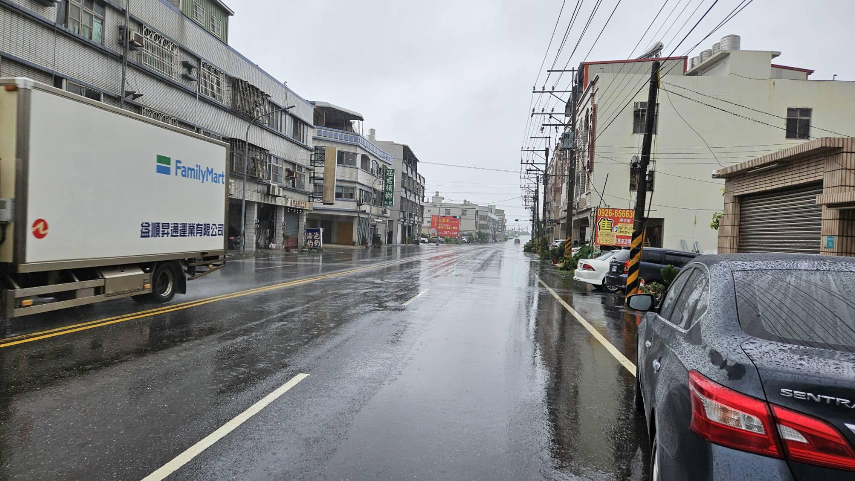 公學路七段臨20米正路.近台江大道美建地