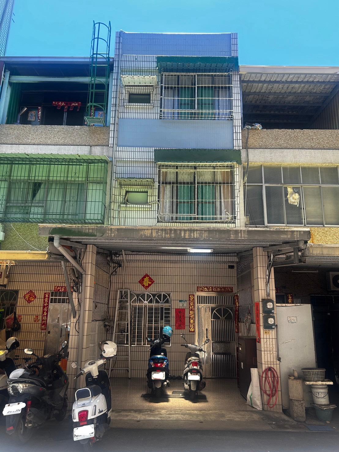 小港捷運商圈旁~屋況即可入住三樓車庫透天