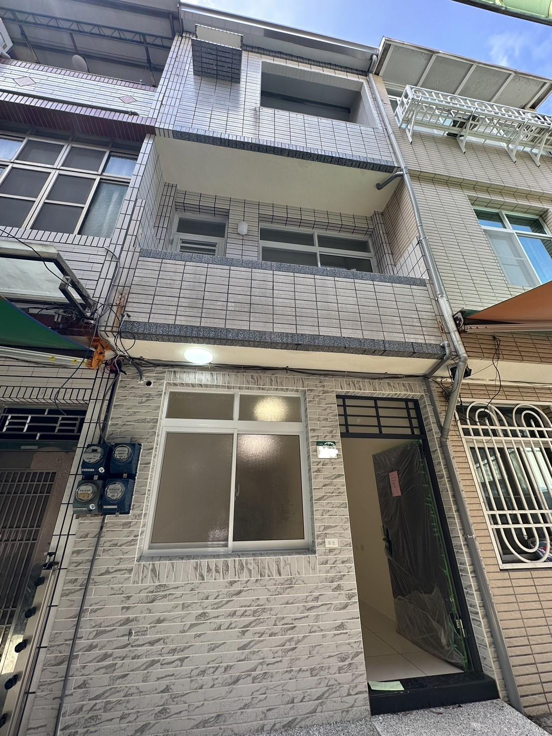 全新透天公寓價！高醫商圈翻新透天~三樓增建到滿