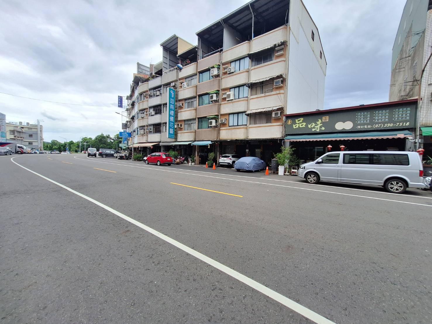 近明誠路與本館路旁正街上方正大面寬建地
