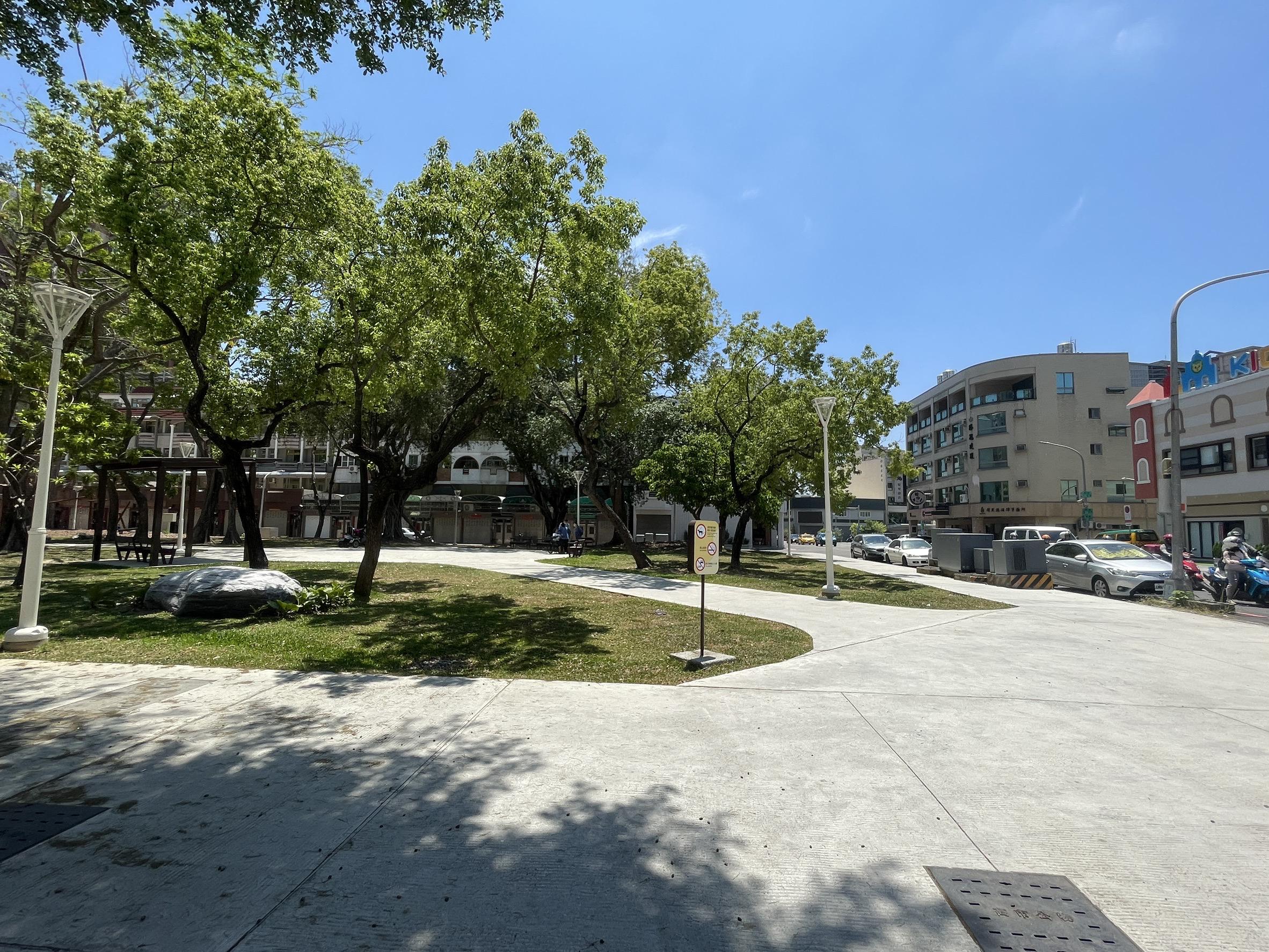左營區近博愛四路扶輪公園方正建地