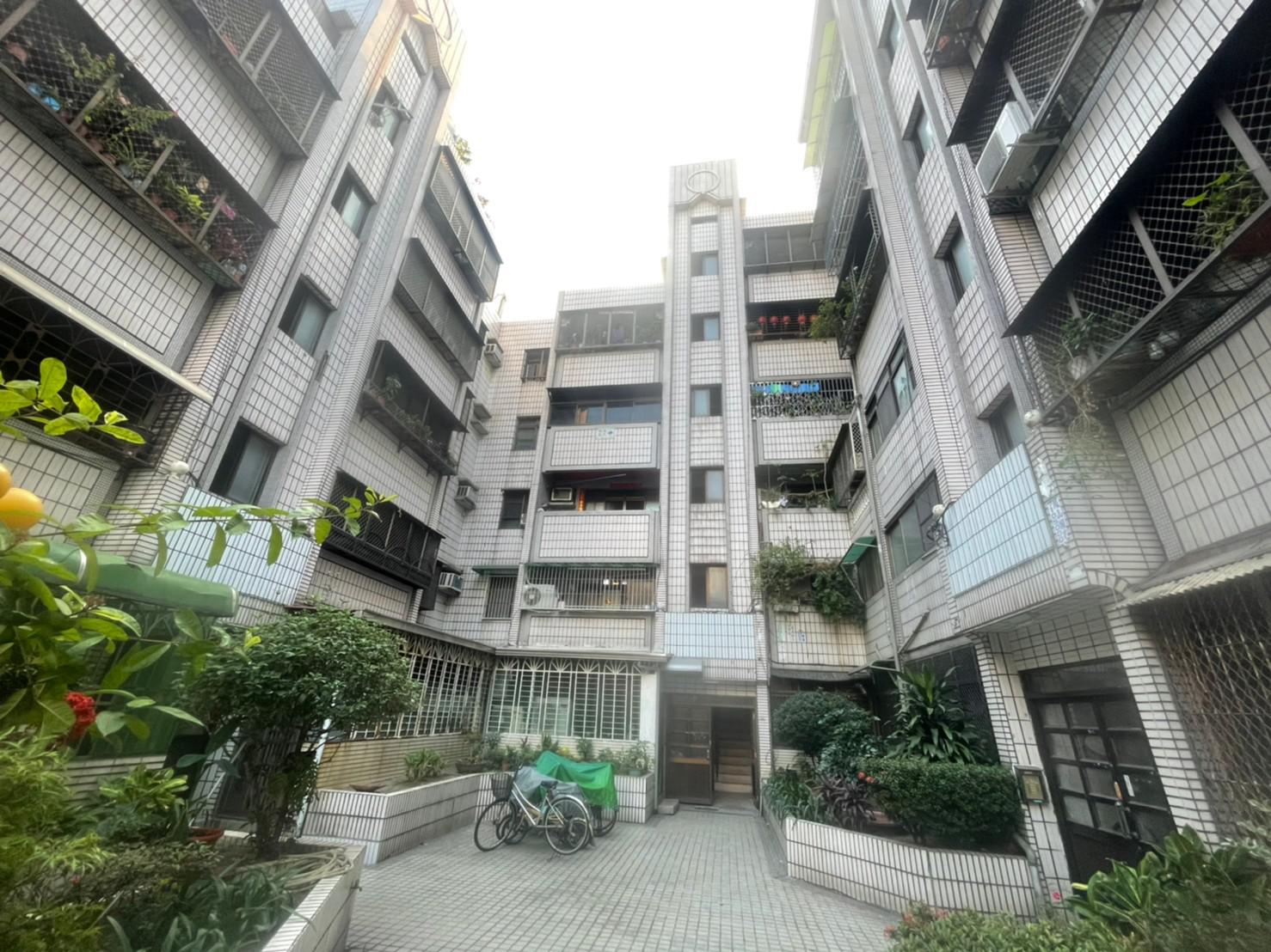 鳳山博愛路商圈-室內32坪四房健身公寓