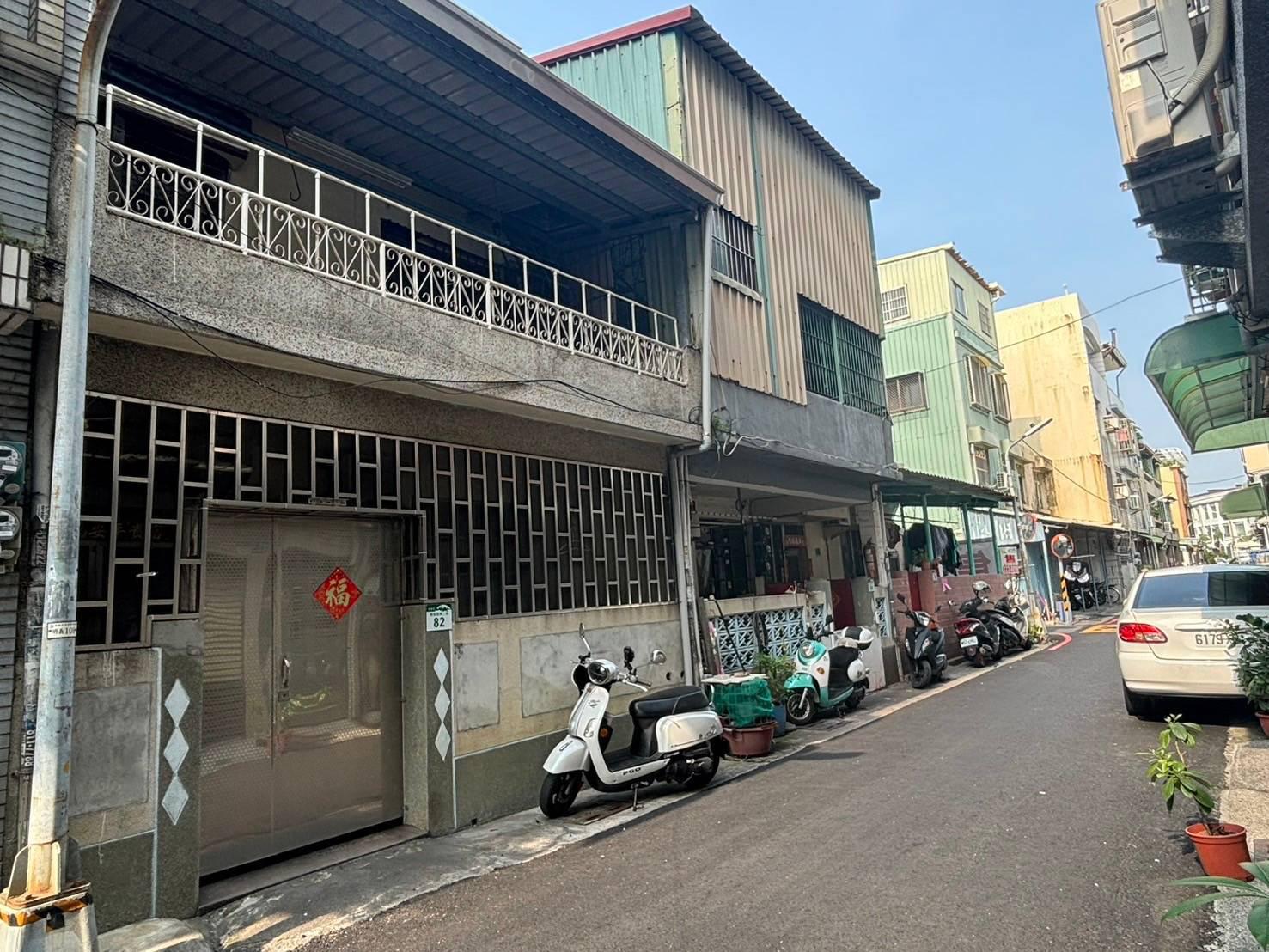 前鎮草衙道捷運站5米大面寬透天
