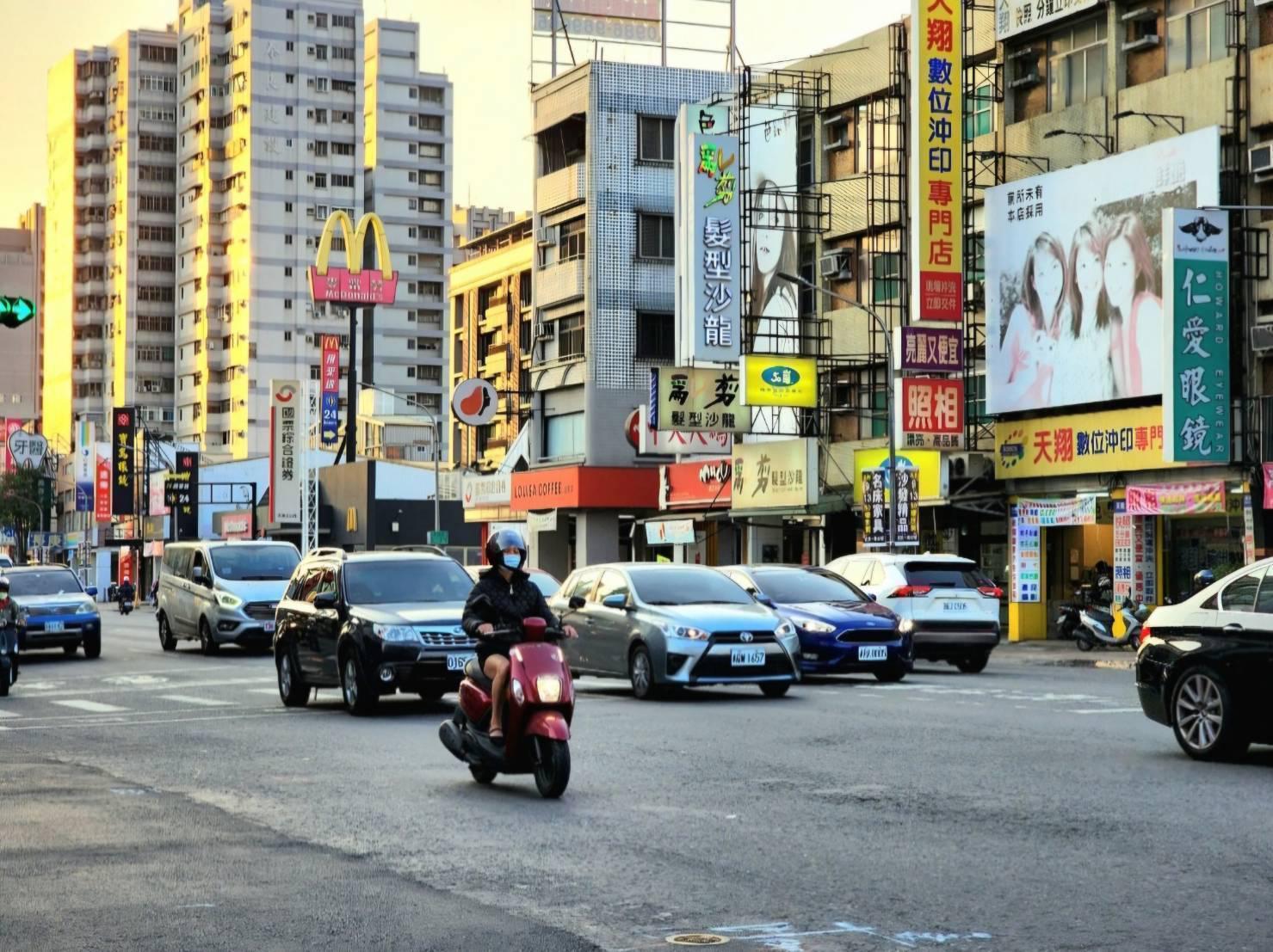 鼎中商圈VS文藻學院精華地段大馬路透天金店面