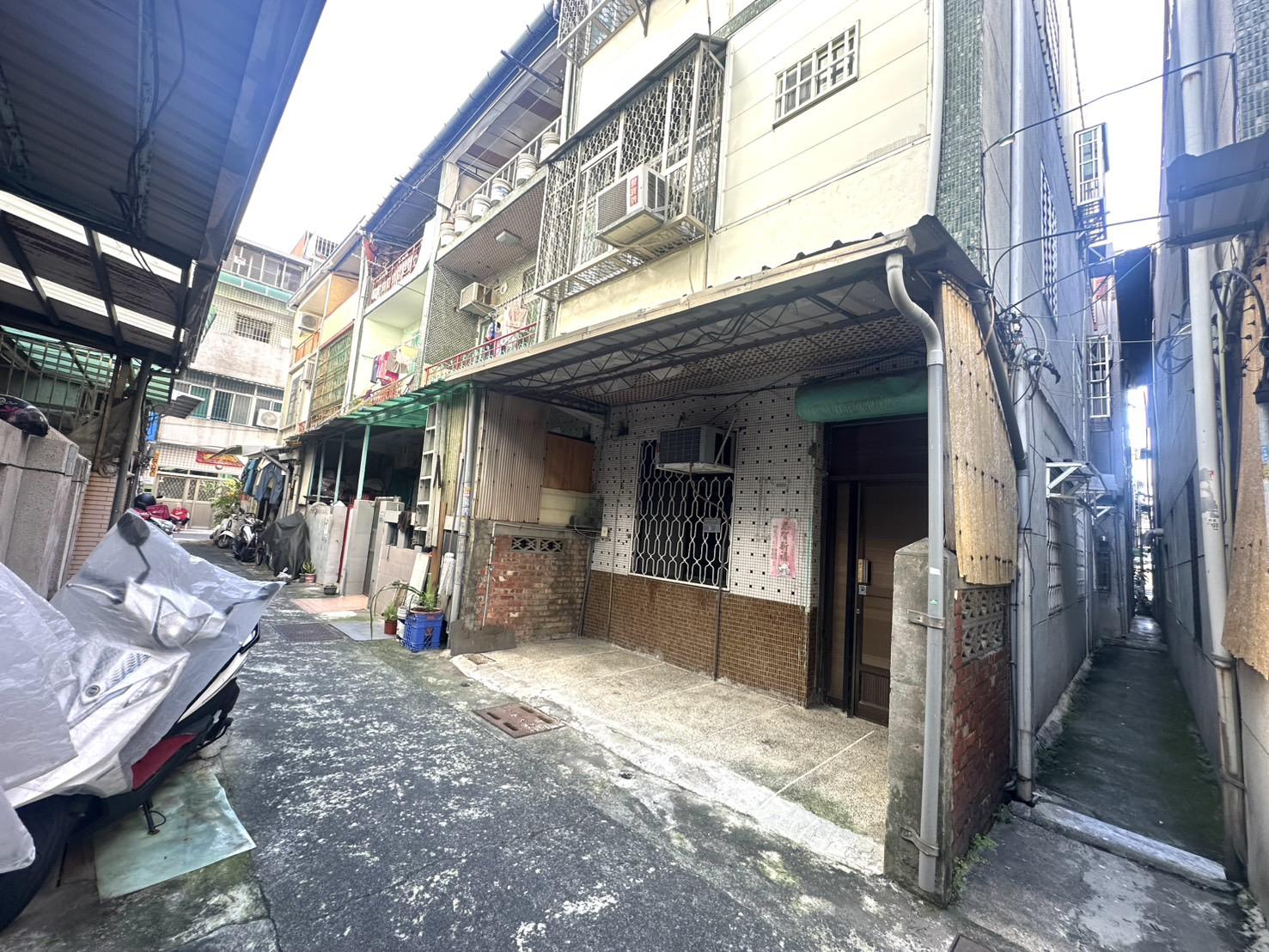 近楠梓車站六套房收租透天