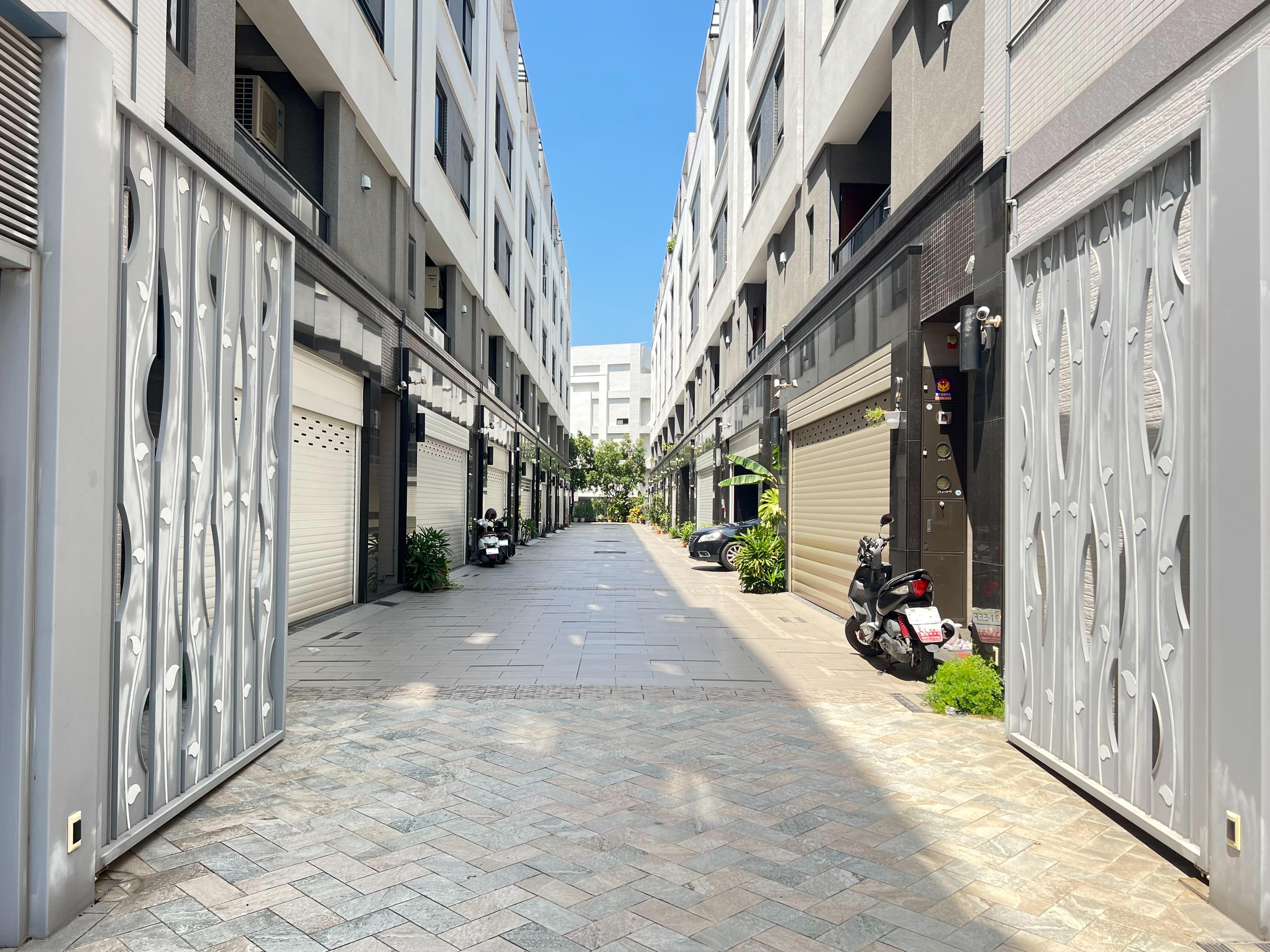 【仁雄商圈｜崧沐馥築】輕屋齡免裝潢雙車庫透天