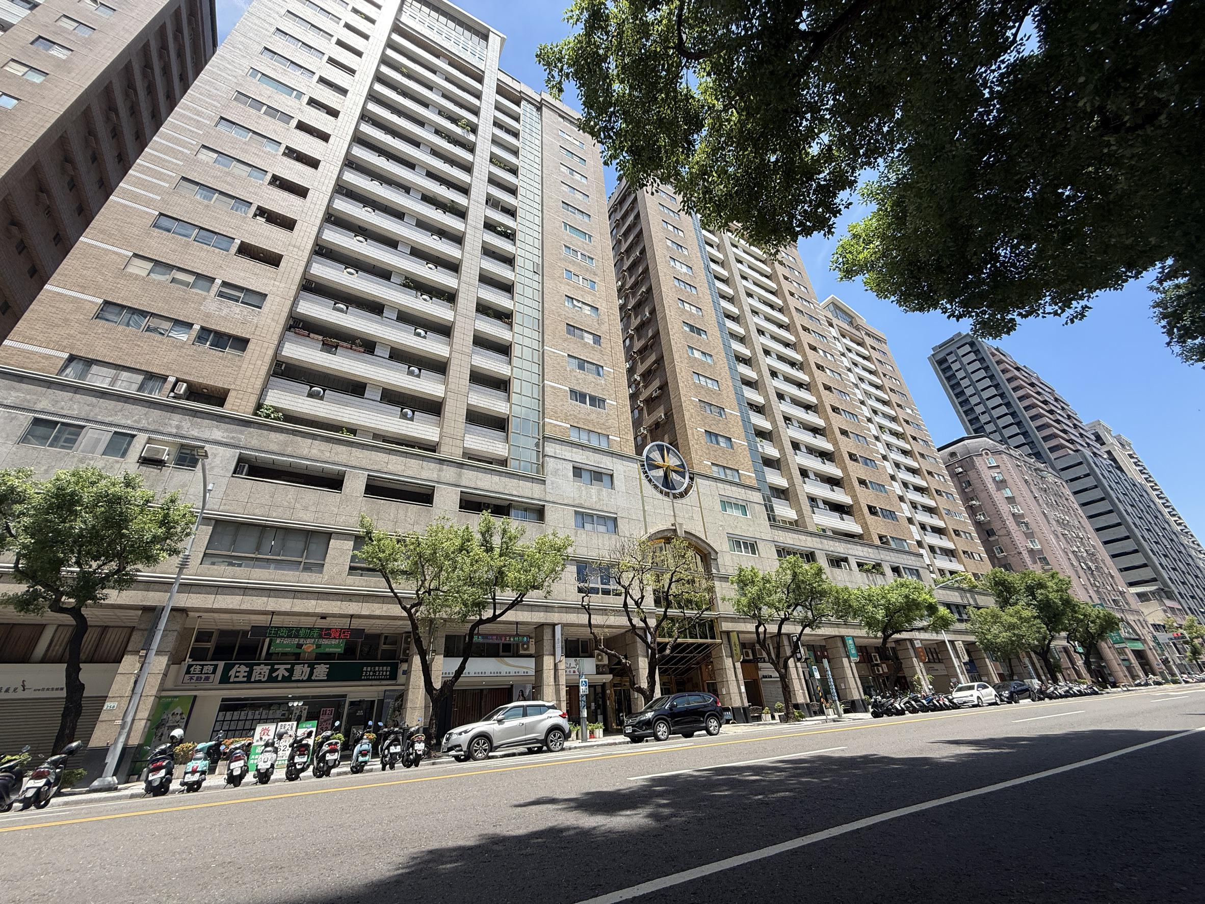 皇家之星★信義國小捷運站|大露台三房雙平車