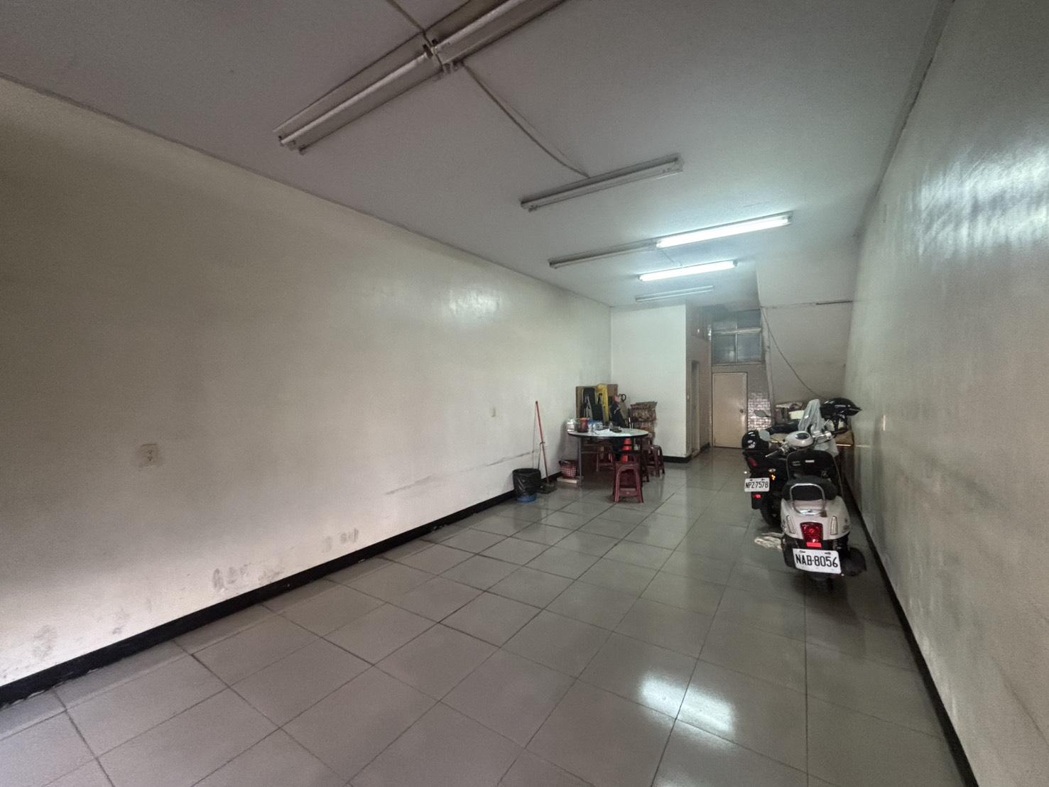 遠百商圈三多捷運站口黃金透天店面