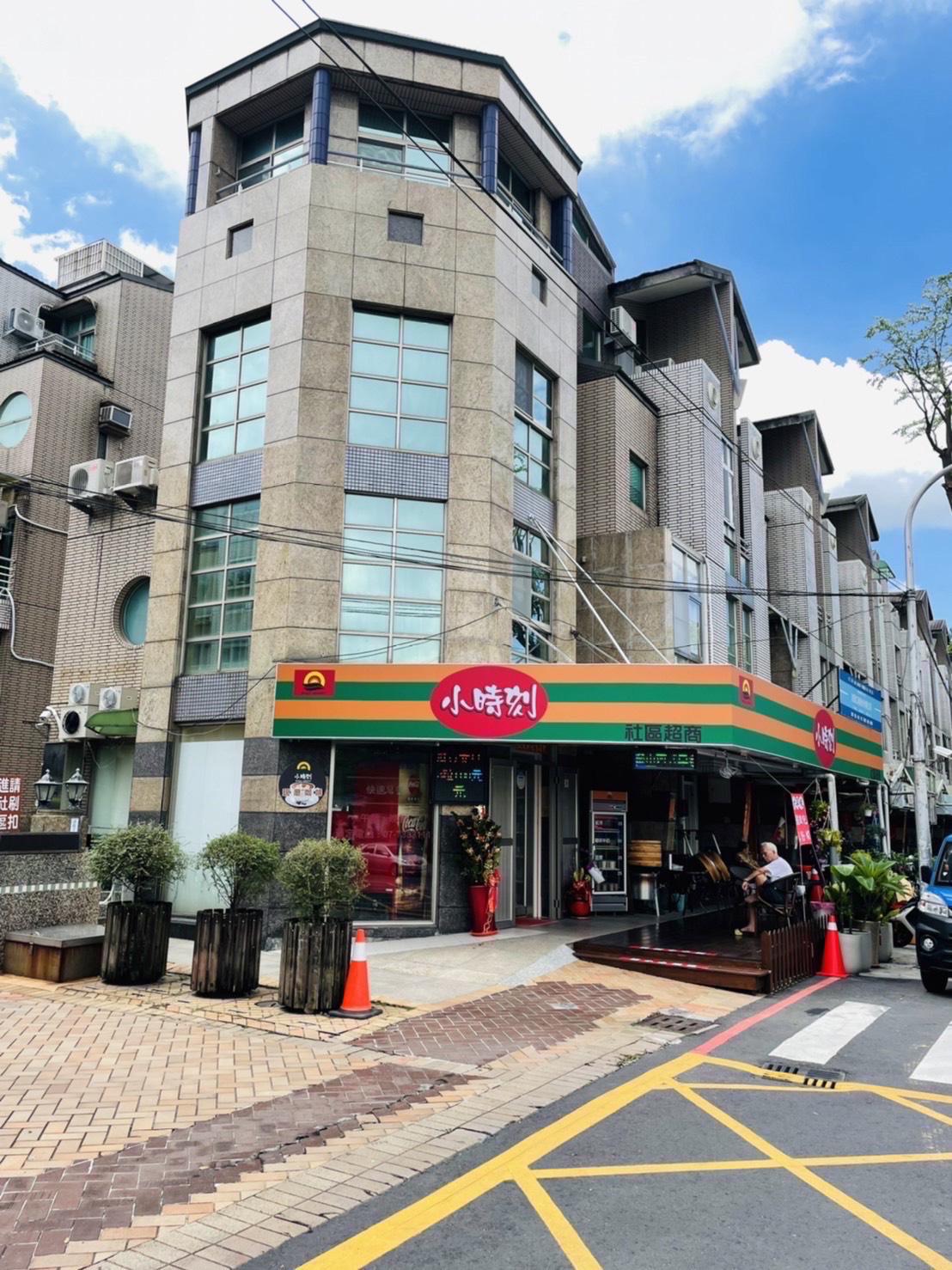 美麗皇家黃金三角窗雙店面還有多間套房收租
