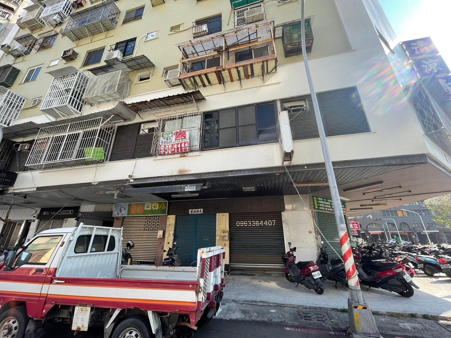 鹽埕/商四/愛河旁正街上一二生意好做金樓店