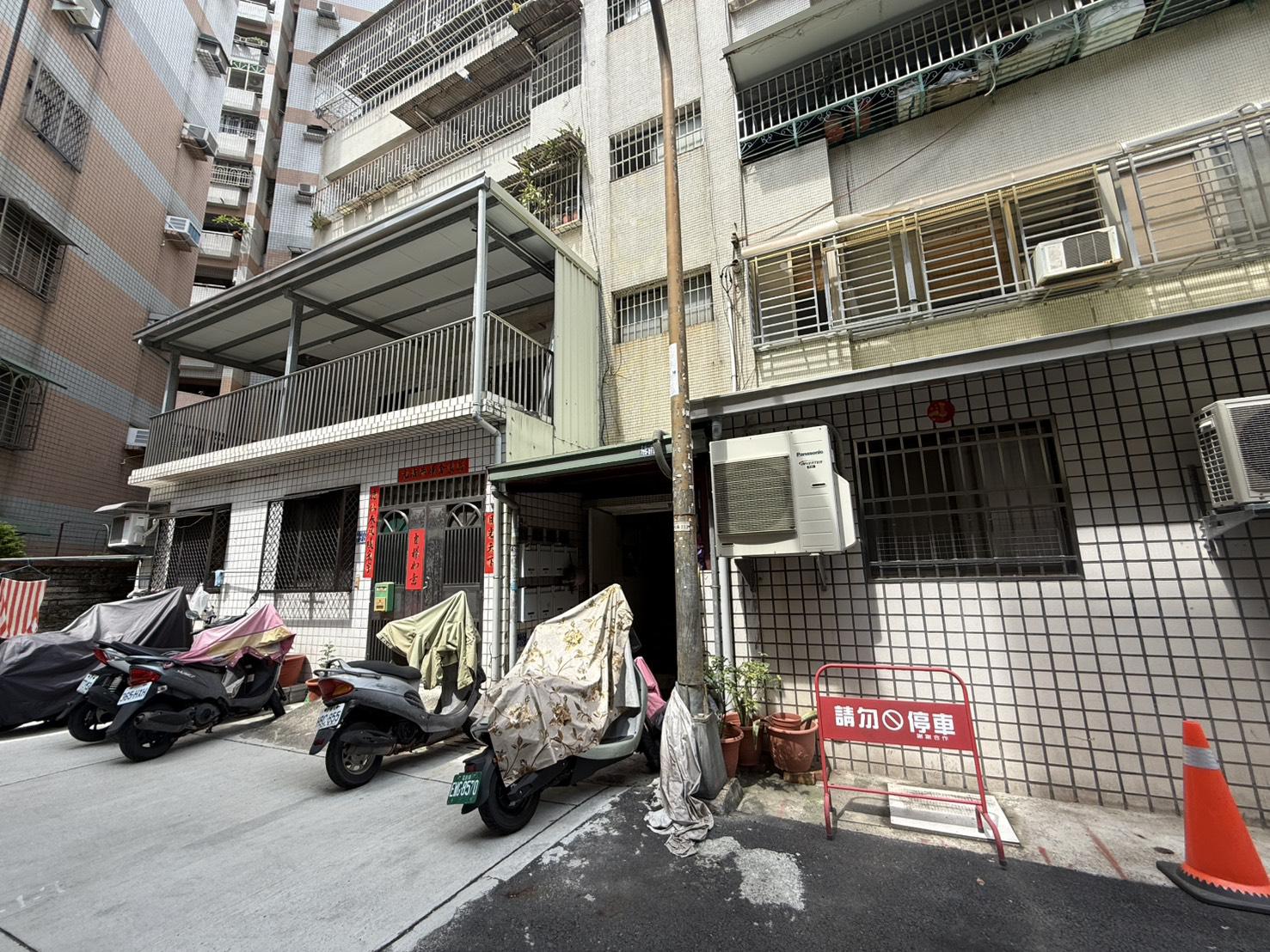 近文山特區*正義車站*收租陽台進出公寓