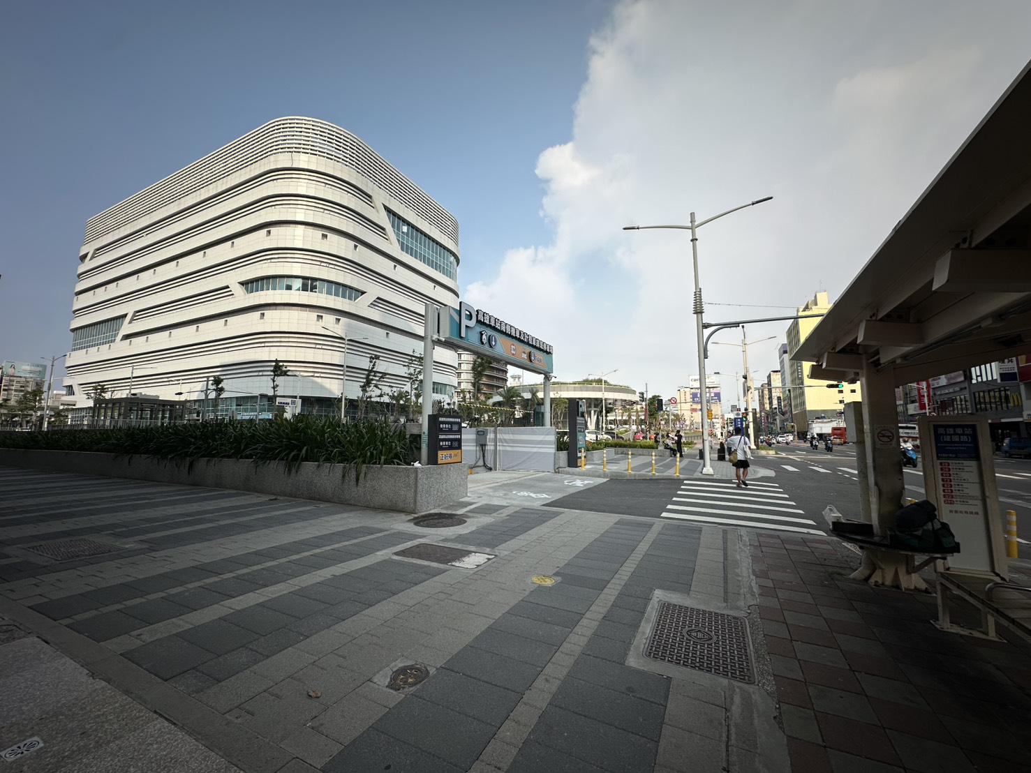高雄火車站旁站前廣場高樓層全新整理