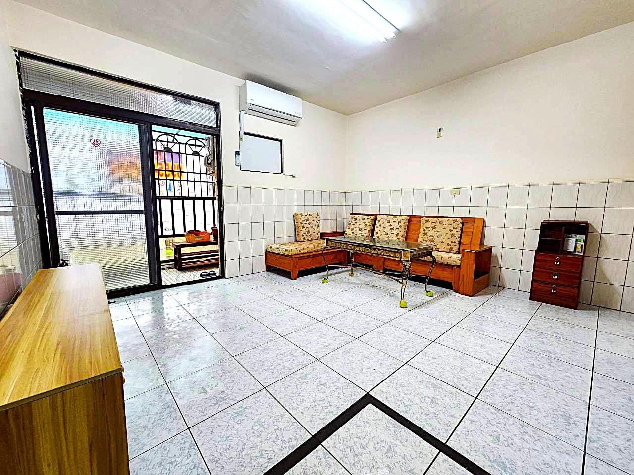 巨蛋商圈/勝利國小旁/前後雙陽台-衛浴已翻新公寓3樓