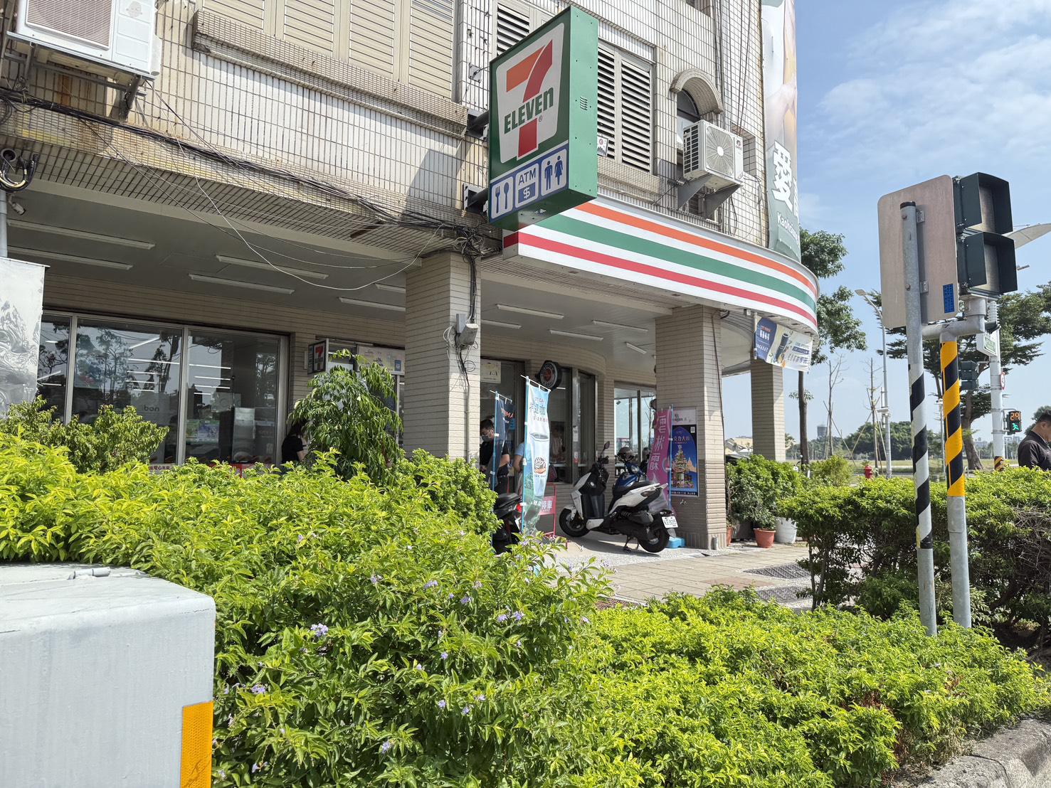 前鎮亞灣區近獅甲捷運站黃金店面稀有釋出