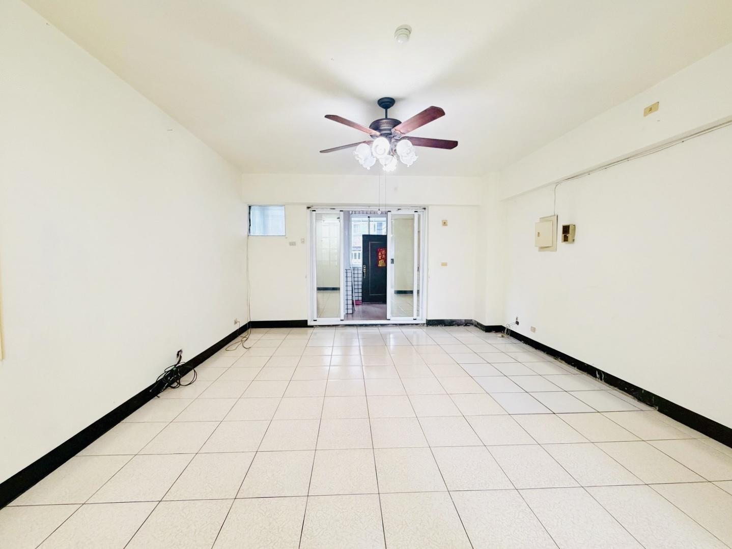 廣東商圈甜蜜家庭陽台進出大三房