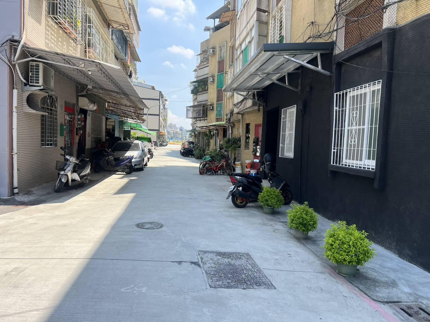 《熱河商圈》三鐵共構稀有三角窗門口可停車公寓1樓