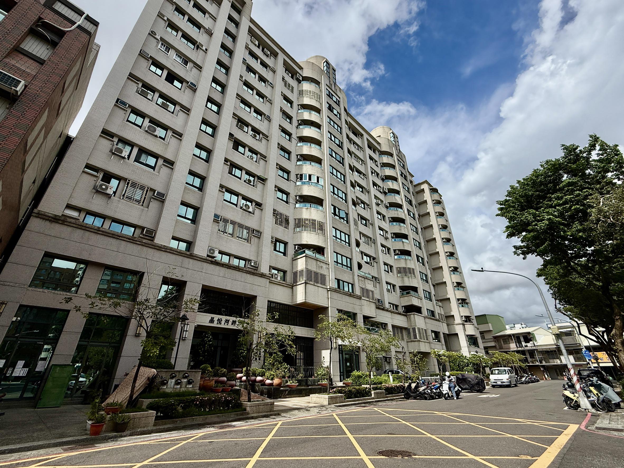 公園首排★愛河中都晶悅河畔★陽台進出四房平車