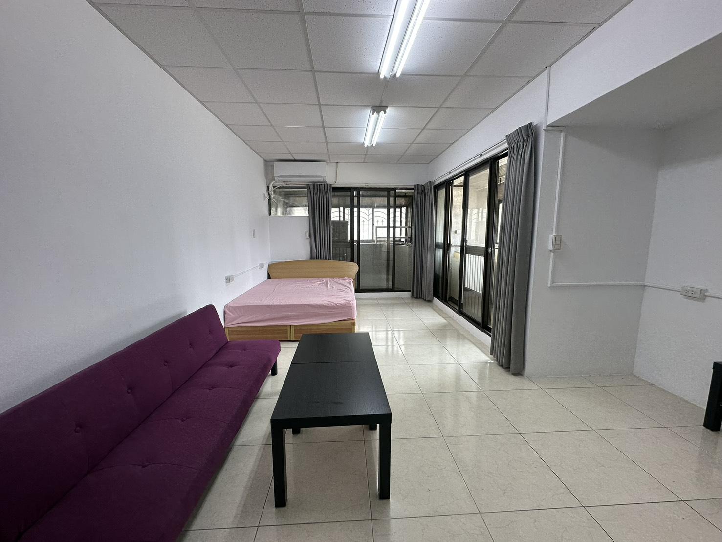 三多商圈捷運旁好覓食好方便大套房