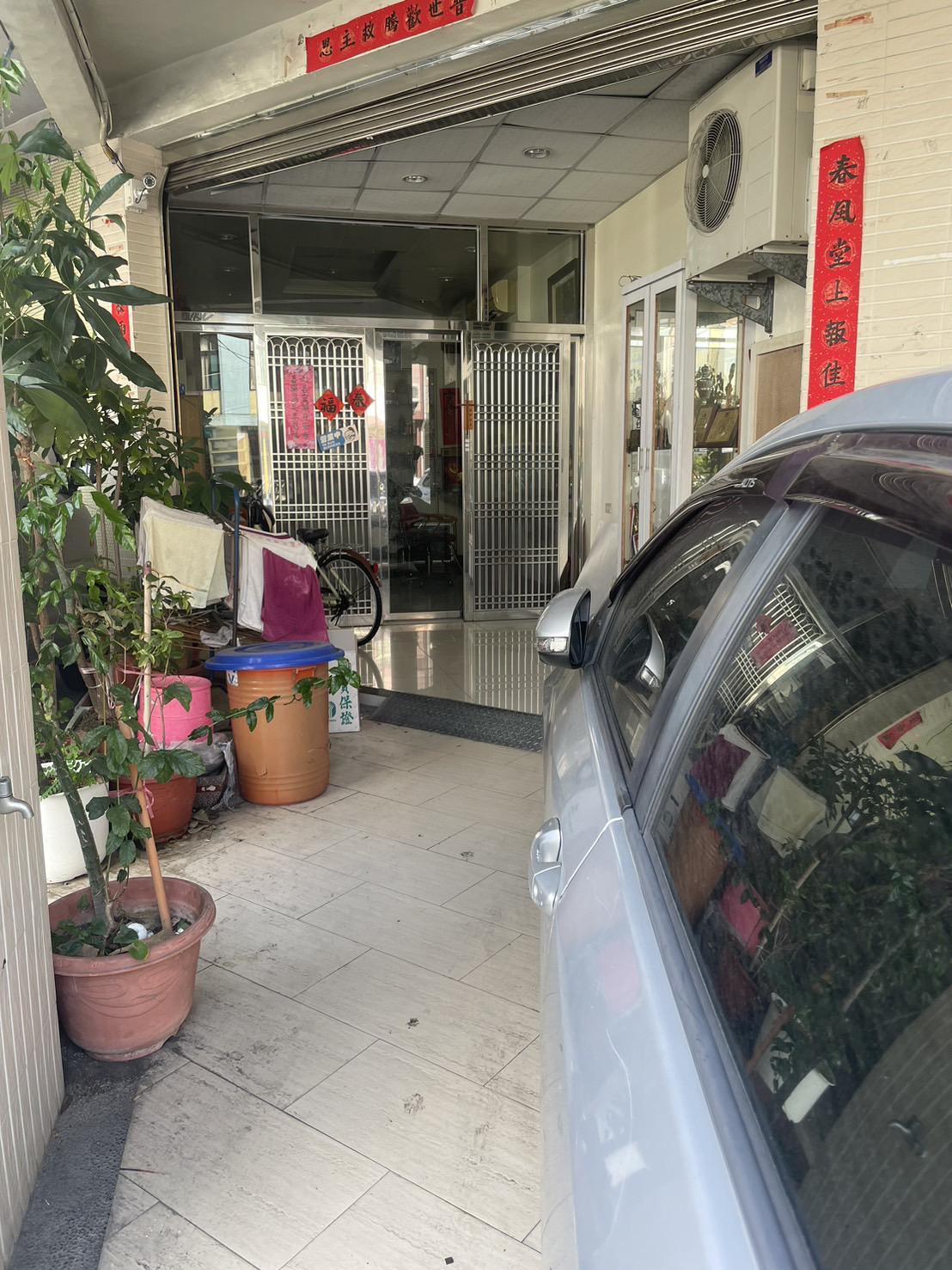 苓雅公園透天店面全新重建六套房滿租