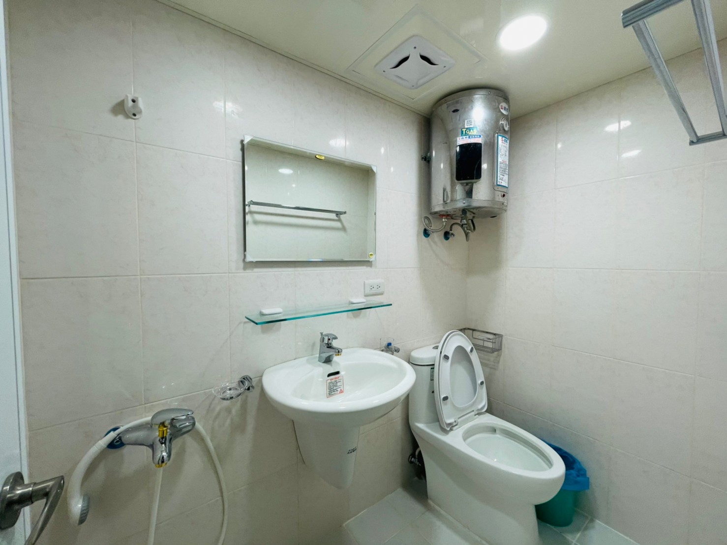 20251111100015605400.jpg 籬子內輕軌站美套房007.jpg