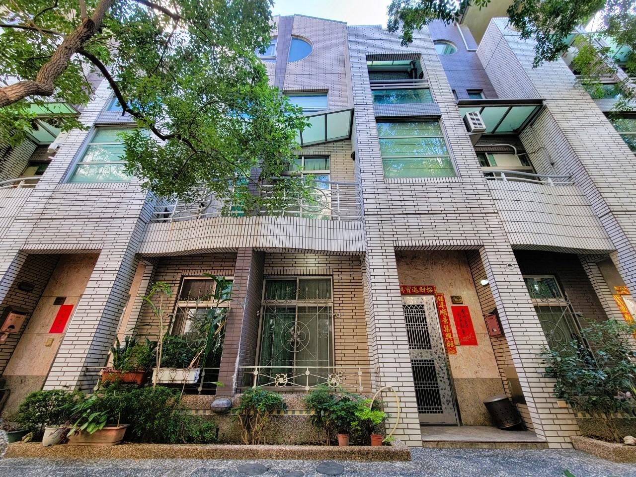 單坪不到20萬！可停『雙』休旅車！幽美車庫透天