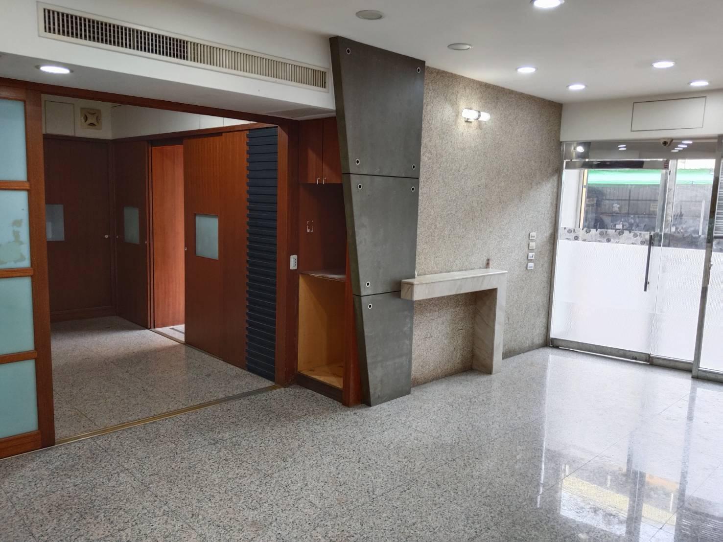 公正路瑞豐國中9米寛1+夾+2店面