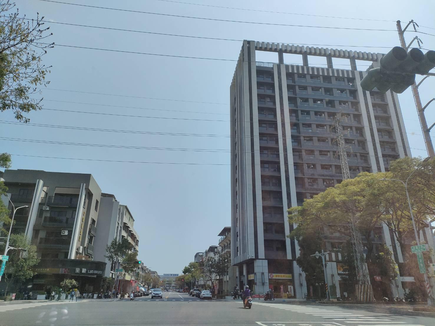 土庫商圈家樂福藏美一品優質2房