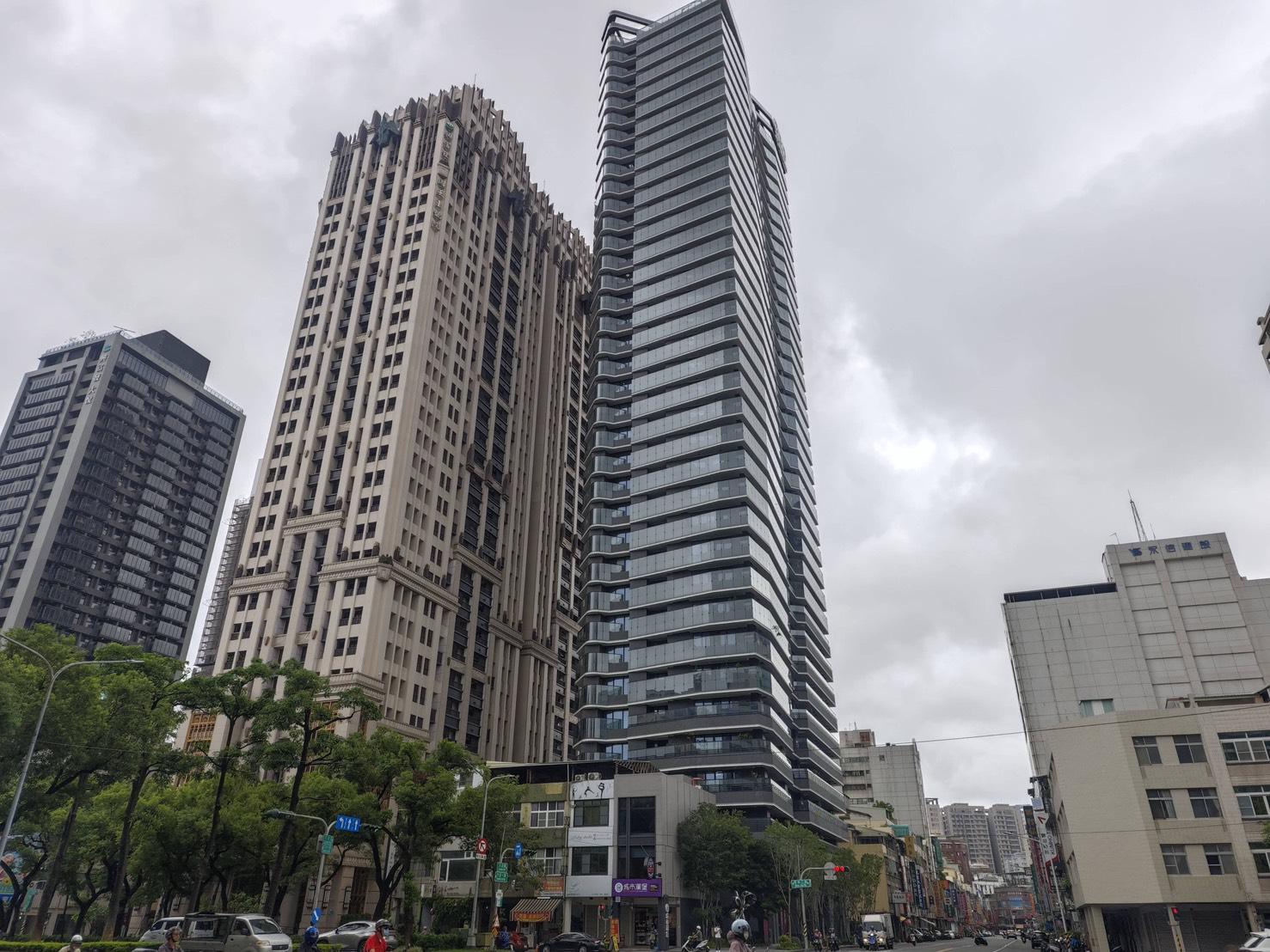 *文化中心*高雄CBD經貿全新商辦+平車