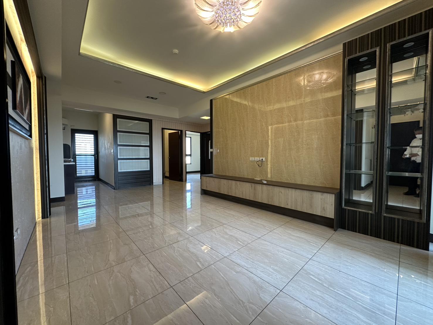 仁武八卦休閒公園首排邊間三房平車衛浴開窗