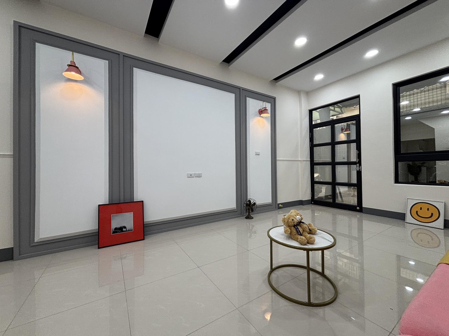 衛武營精華商圈翻新透天