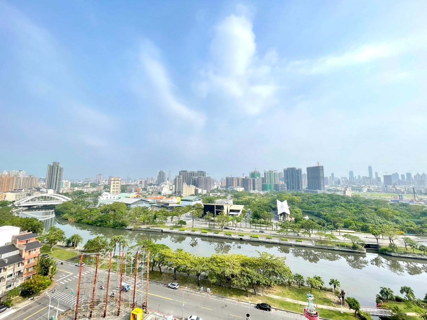 美術館*中都公園景觀第一排*室內45坪附平面車位