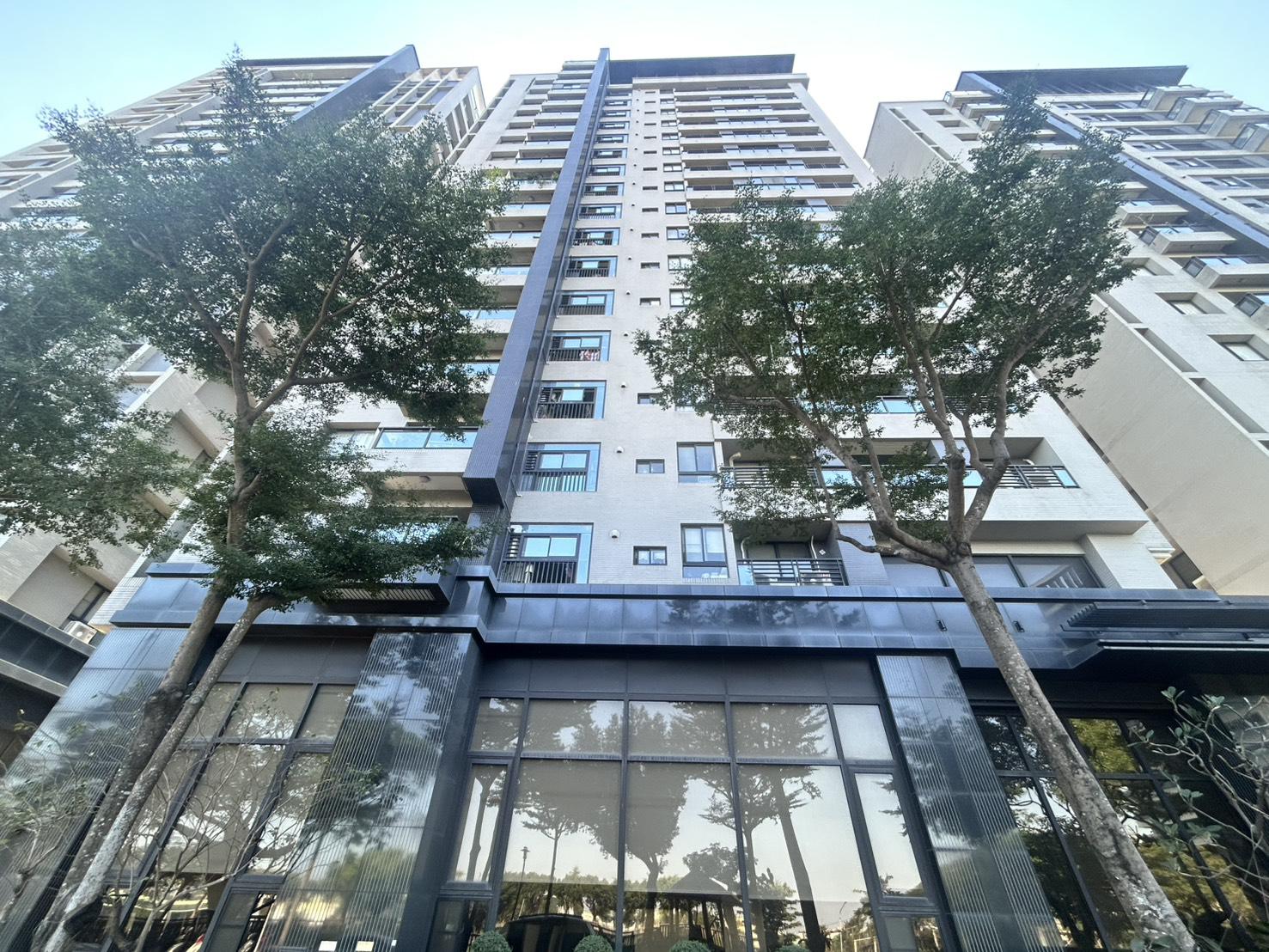 華鳳特區中樓層面公園景觀三房平車