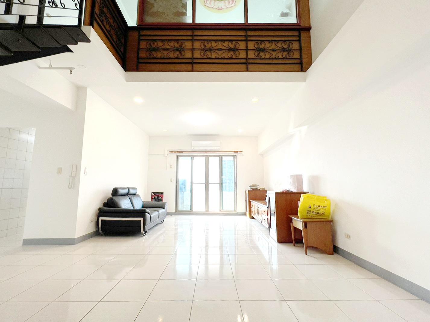 北高巨蛋三鐵共構景觀樓中樓5房+平車