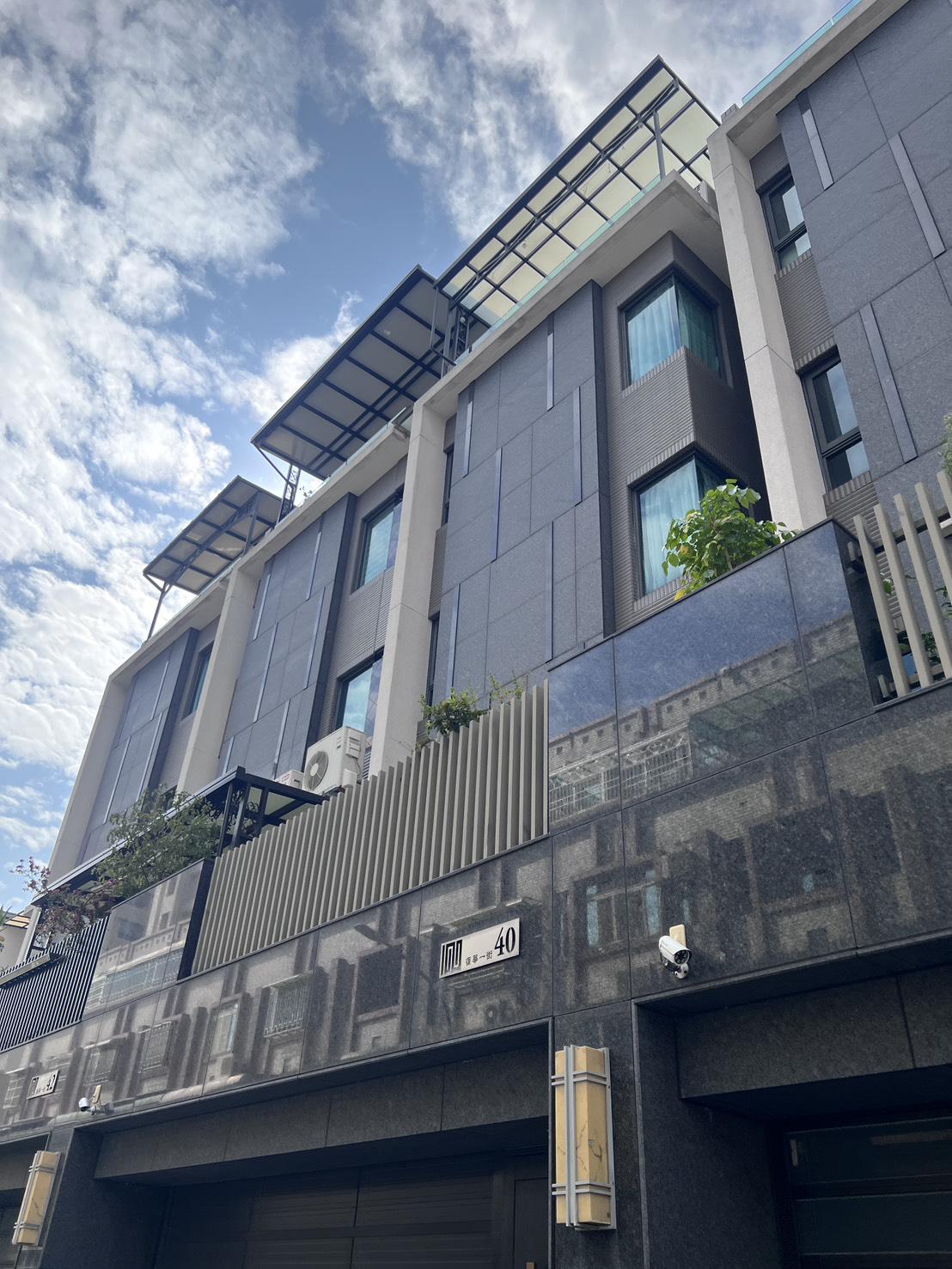 88鳳山頂新特區電梯店墅整棟出租