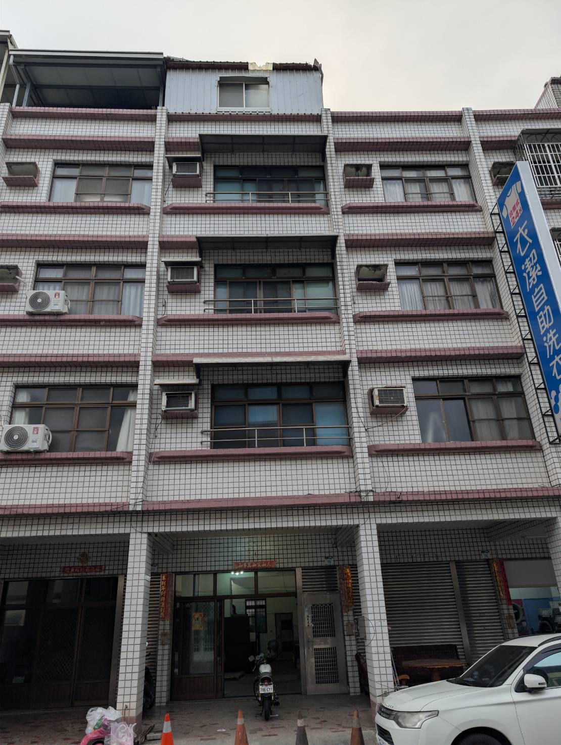 前鎮國中草衙捷運15米大路上方正透天店面