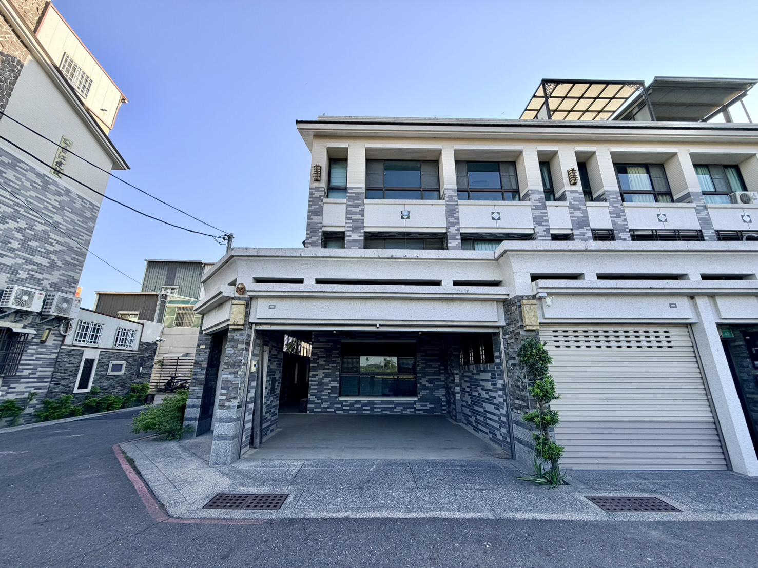 十年輕屋齡邊間六米大面寬雙車豪邸