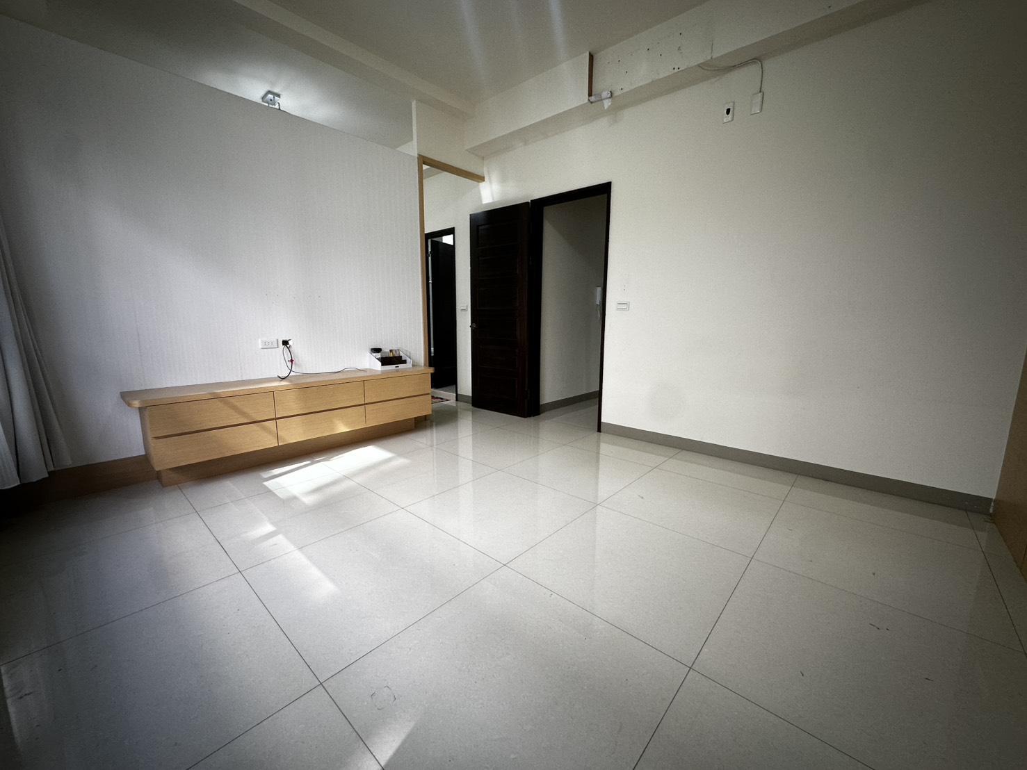 仁雄商圈*輕屋齡免裝潢可停雙車墅美透天