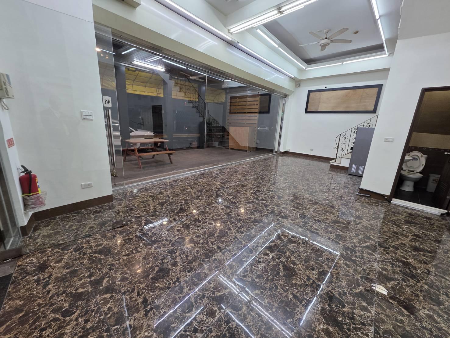 楠梓德民德賢商圈正三角窗金店面緊臨科技園區