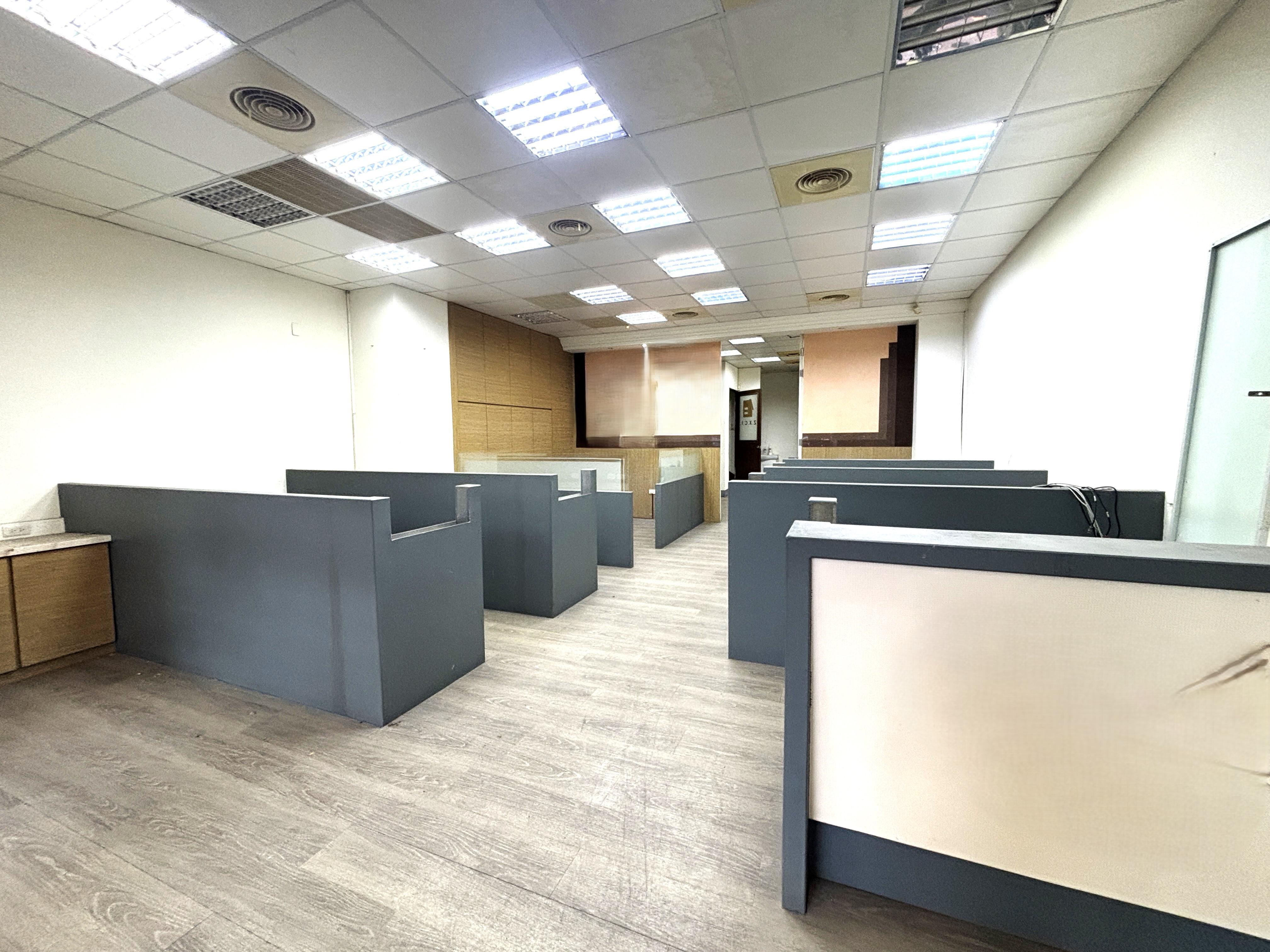 亞灣金融特區商五面寬黃金店辦1+2樓