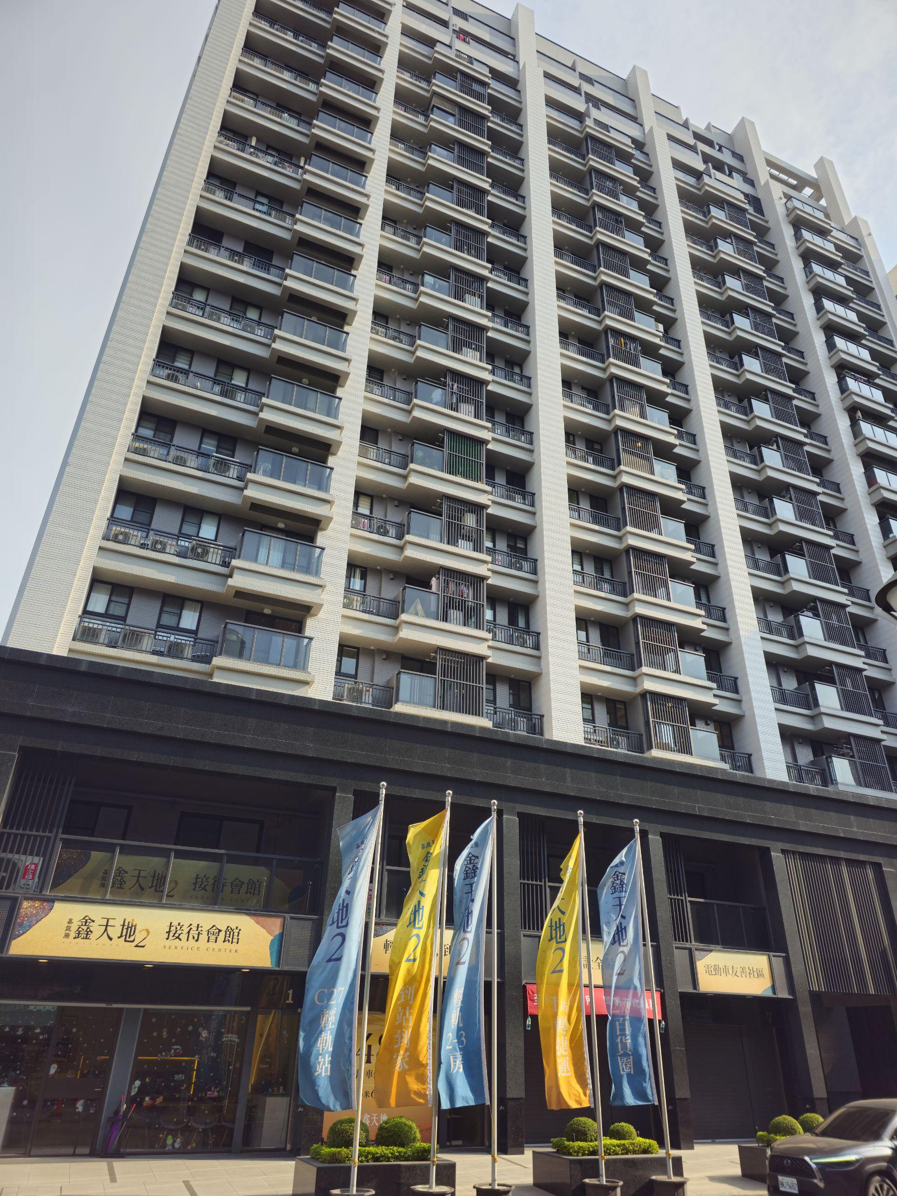 可租補鑫天地2車位(含管車位)一卡皮箱