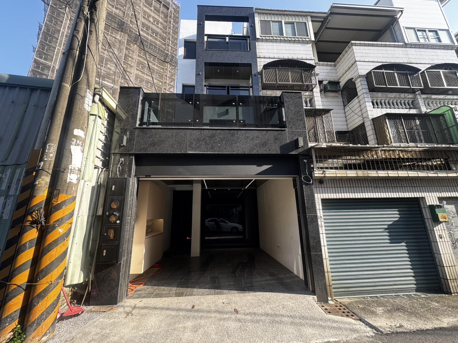 捷運 鳳山國中站｜邊間質感車墅｜重金打造