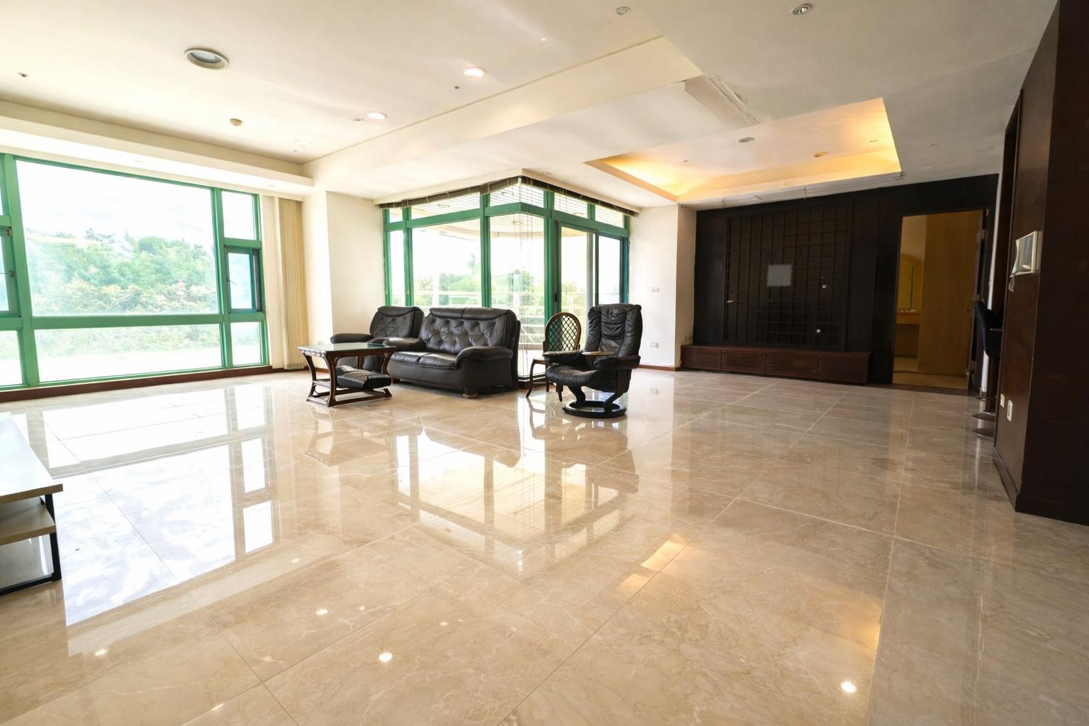 圓山澄湖果嶺公園清靜寬敞四房雙平車