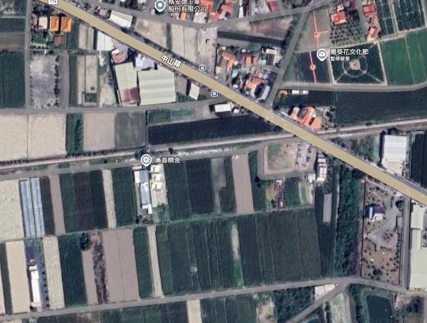 蜀葵花海社區旁方正臨路農地